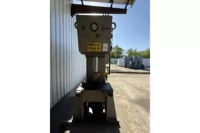 1975 K.R. WILSON C-100-1 Hydraulic & Molding Presses | Mohawk Machinery (3)