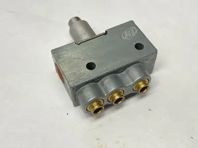 214-2-C-G | ARO  Pneumatic Valve 4LB49 - Used