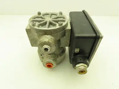Universal Flow Monitors LL-ABMSB1GM-3L-32V1.0-A1NR-PC5 Flow Rate 1 GPM