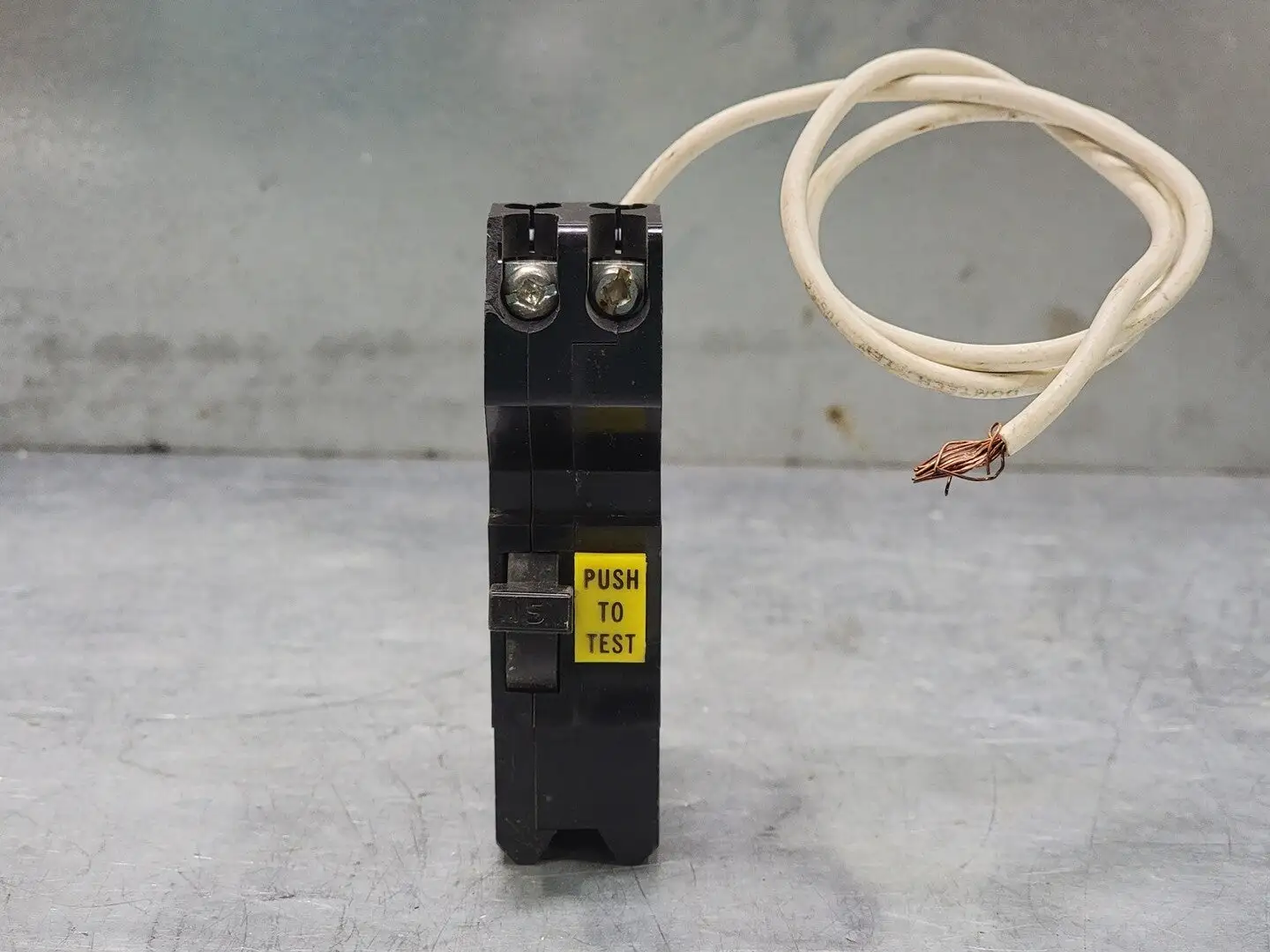 15 Amp, 1 Pole, 240 volts Circuit Breaker