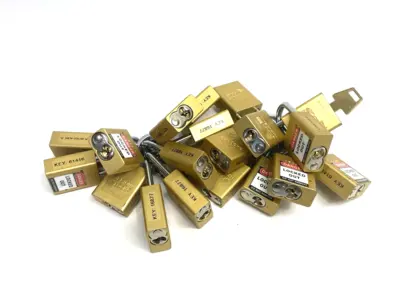 USED AMERICAN LOCK BRASS SAFETY PADLOCK, 38MM WIDE, 1-1/2" SHACKLE