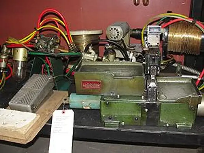7165-140 Crafford Model D Air Operated Link-O-Matic Machine, Bench Model S/N: M500CD