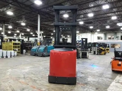 USED 2018 RAYMOND 560-OPC30TT