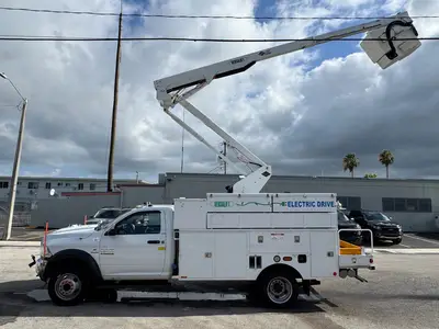Used 2017 VERSALIFT SST40EIH-02 Bucket (boom) trucks Florida US | Truck and Van Outlet #1509170