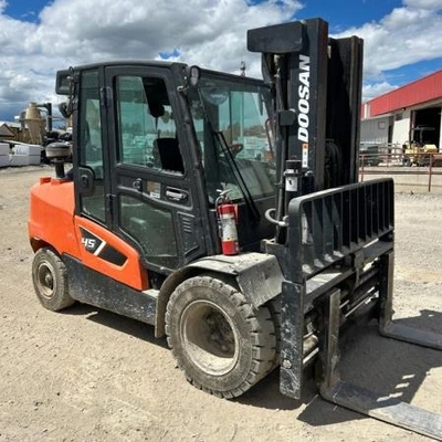 Used 2023 DOOSAN D45S-9 Internal Combustion Forklifts: Pneumatic Tire Alberta CA | Leavitt Machinery #1455417