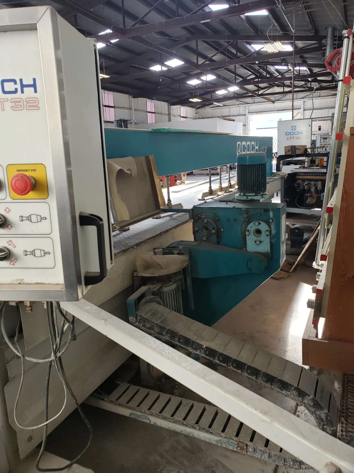USED 2006 COCH LFT32