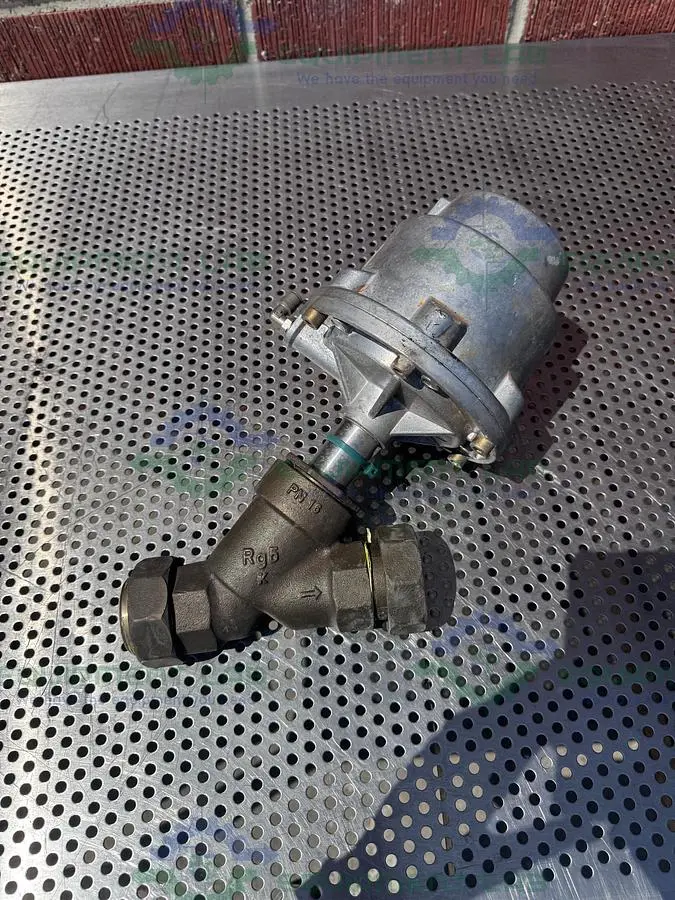 USED GEMU 514/40/D195 PNEUMATIC ANGLE SEAT VALVE, PST 4-10 180°C W/ 1 1/2" FITTING