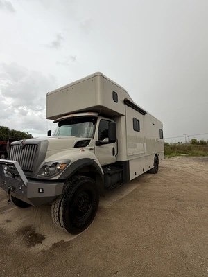 Used 2021 INTERNATIONAL SHOWHAULER CUSTOM 4X4 Campers, Caravans, Motorhomes Michigan US | Miedema Asset Management Group #1580270