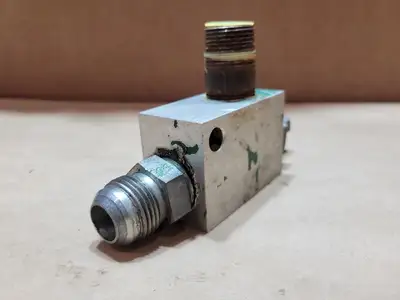 Used SUN HYDRAULICS CAD 8AN8 Parts (Hydraulics and Pneumatics) British Columbia CA | Lenmark #1440871