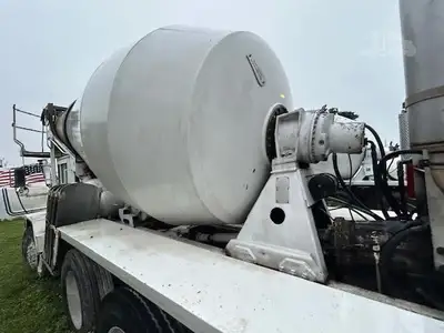 Used 2014 INDIANA PHOENIX CONCRETE MIXER Concrete Mixer Trucks Florida US | Big D Heavy Equipment #1556993