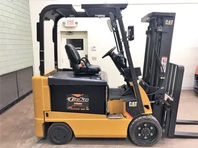 USED 2009 CATERPILLAR E6000