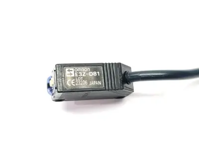 E3Z-D81 | Omron  Diffuse Reflective Built-In Amplifier Photoelectric Sensor - Used