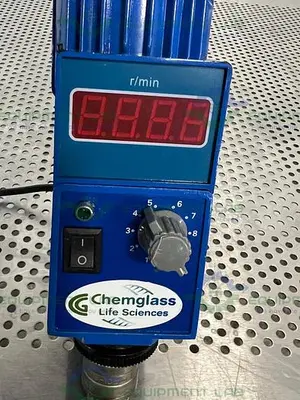USED CHEMGLASS UNKNOWN MODEL DIGITAL OVERHEAD HOMAGINIZER  / STIRRER 2500 RPM