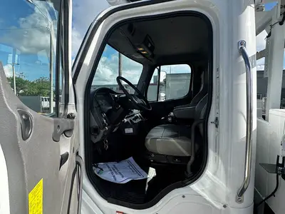 Used 2017 FREIGHTLINER M2 106 Tractors & Trailers Florida US | Truck and Van Outlet #1506267