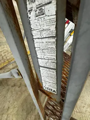 Used _UNKNOWN_ _UNKNOWN_ Ladders North Carolina US | Myron Bowling Auctioneers Inc #1543429
