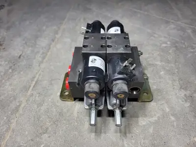 Hydraulic Valve Manifold w/ Solenoids