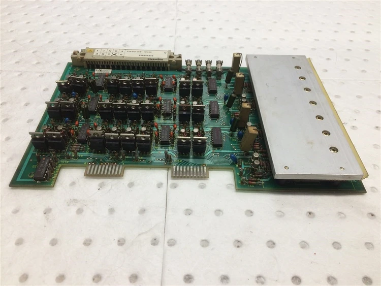 Used SIEMENS 6ES5 410-0AA12 (4)-DIGITAL OUTPUT MODULE CIRCUIT B Misc Electrical & Power Parts BE | Apt International N.V #363787