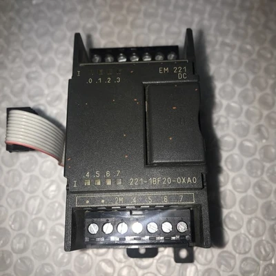 USED SIEMENS 6ES7 221-1BF20-0XA0