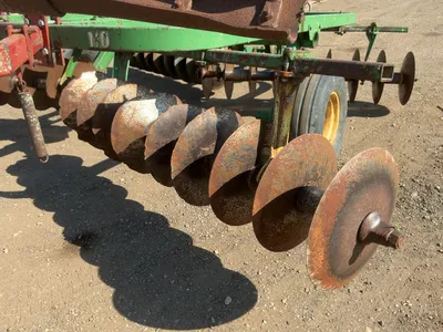 Used John Deere 13’6” Disc, Pull Behind with Pin Hitch, Hydraulic Lift/Lower, 9.5L-15 and 11L-14 Tir...