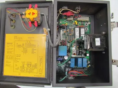 STI OMC-2-120-GM2 Safety Mat Optomat Controller w/GM Special 2-Mat Connectors