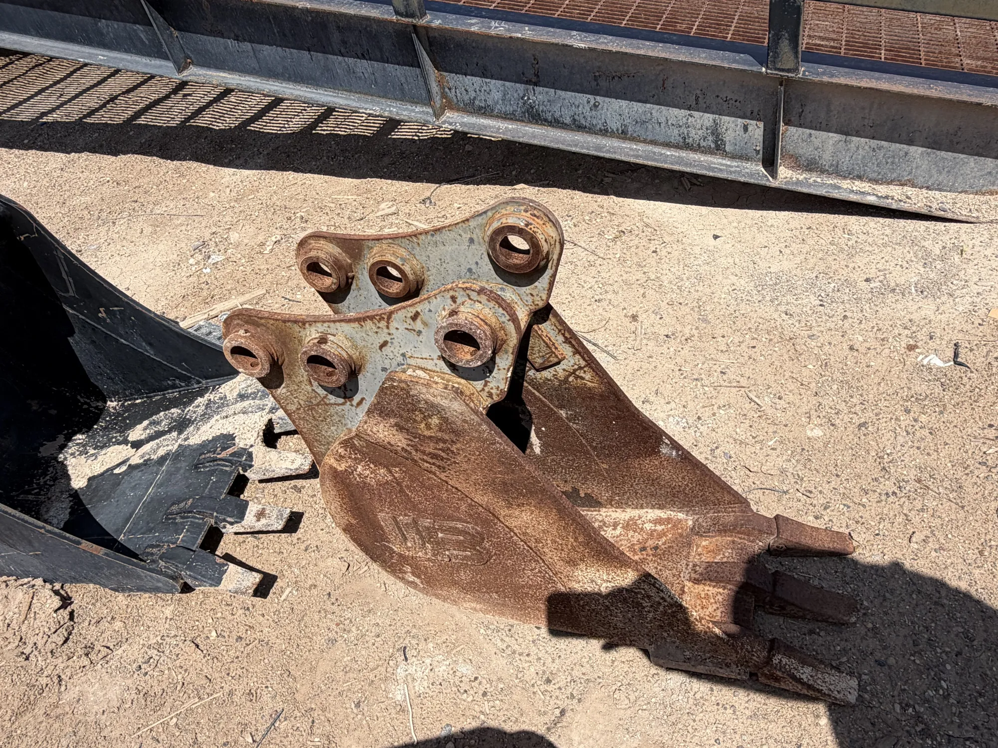 Used _UNKNOWN_ _UNKNOWN_ Multipurpose Buckets Texas US | Miedema Asset Management Group #1312824