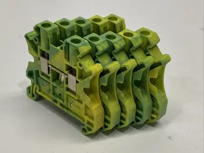 NSYTRV42PE | Schneider Electric  Ground Terminal Block Green/Yellow LOT OF 5 - Used