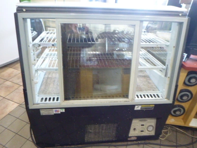 Federal Refrigerated Bakery Display Case