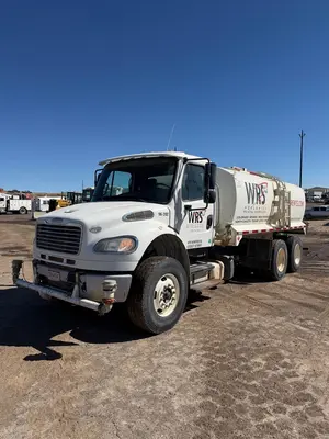 USED 2019 Freightliner M2 106