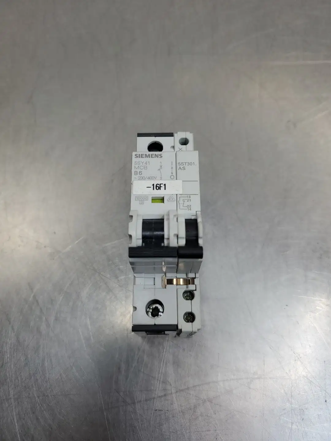 USED Siemens 5SY4106-6 Circuit Breaker, 6A, 230/400V w/5ST3010 Aux. Switch