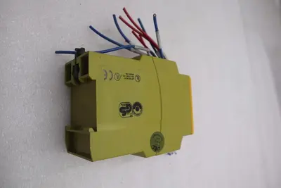 PILZ 774502 PNOZ XV2 Safety Relay STOCK K-2978