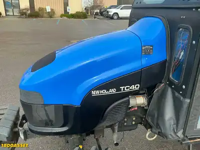 USED 2002 NEW HOLLAND TC40 TRACTOR