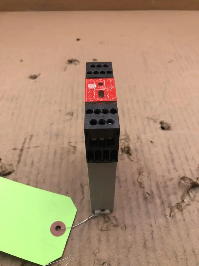 Banner ES-FA-9AA E-Stop Safety Relay Module 24VAC/DC 250mA 1500VA 200W