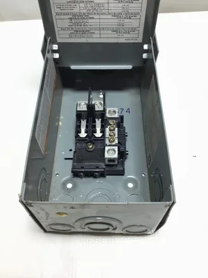 Square D QO2-4L70RB Circuit Breaker Load Center 120/240VAC 50/60Hz Series G01