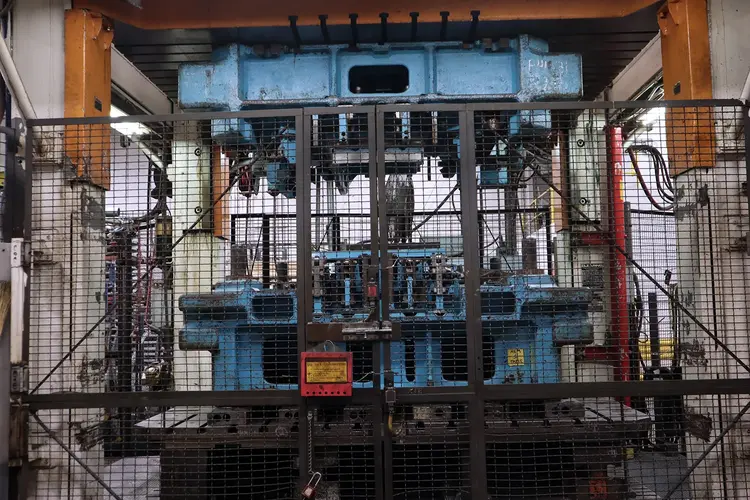 Used 1984 CLEARING H-400-96-108 Hydraulic Presses | Machinery Marketing International #380141