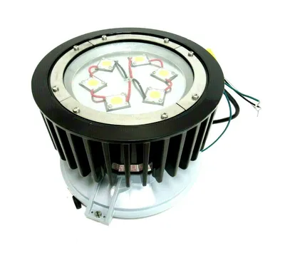 NEW CROUSE HINDS VMV9L2ADM2/UNV1 LIGHT FIXTURE 100W VMV9L2ADM2UNV1