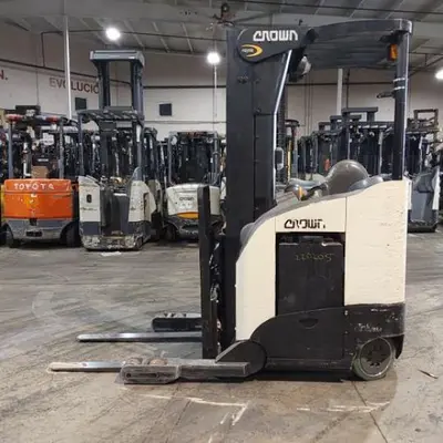 USED 2018 CROWN RR5725-45