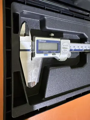 Mitutoyo Absolute AOS Digimatic Digital Caliper 0-7" & Mitutoyo Absolute IP67 Coolant Proof