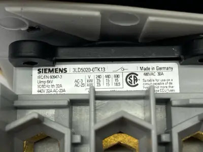 USED SIEMENS SENTRON MOLDED CASE DISCONNECT SWITCH 3-POLE 32A 690V