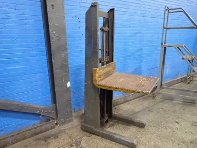 Straddle Stacker