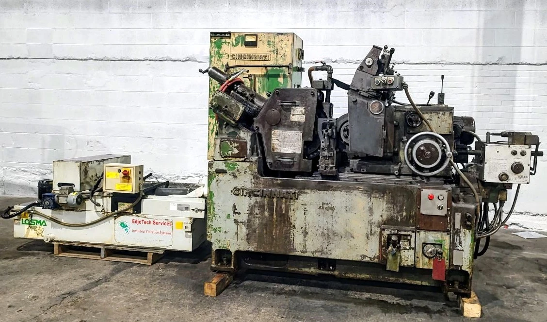 CINCINNATI 220-8 3" CENTERLESS GRINDER