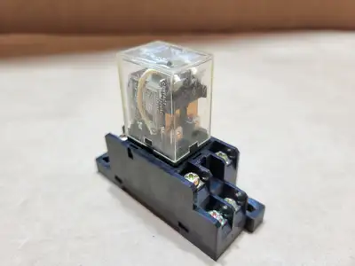 10A 24V/240V Relay w/ 15A 240V Socket