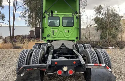 USED 2018 FREIGHTLINER CASCADIA