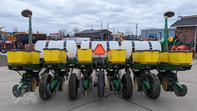 USED JOHN DEERE 7000