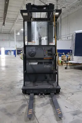 CROWN SP3420-30 STAND-UP ELECTRIC ORDER PICKER LIFT TRUCK | Levy Recovery Group (6)