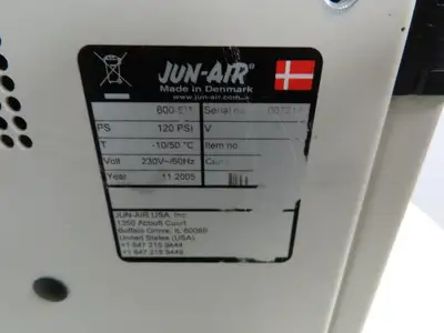 Jun-Air 600-5M Oilless Compressor Vacuum Pump 5L .67Hp 230V 120PSI Quiet Cabinet