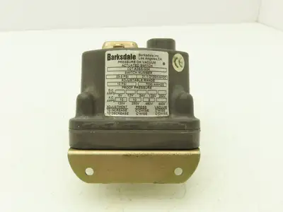 Barksdale D2T-A3SS-Q24 Pressure or Vacuum Actuated Switch 0.3-3 psi Range