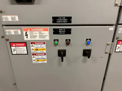 USED 2002 SQUARE D MODEL 4