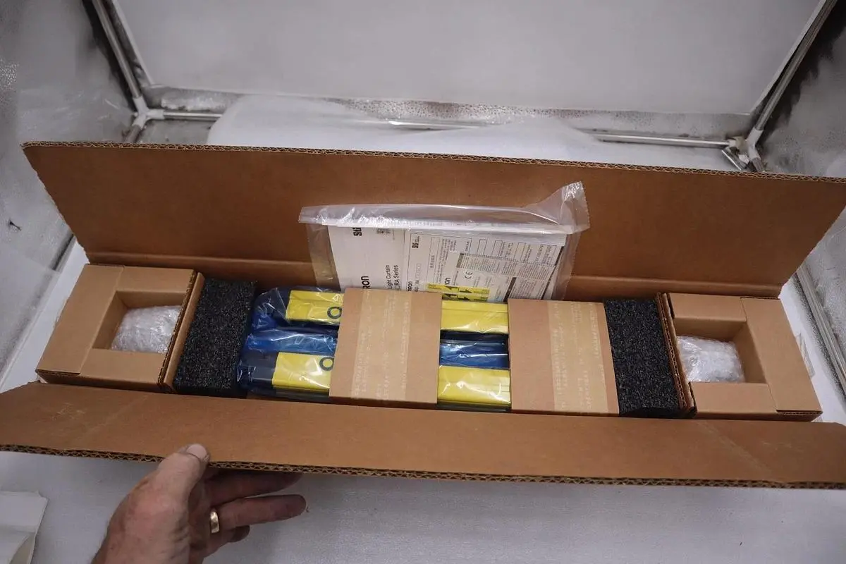 NEW OPEN BOX F3SG-4RA0320-14 OMRON detection safety light curtain STK 5604CC