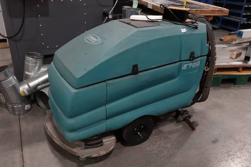 Tennant 5700 Electric Walk Behind Floor Scrubber