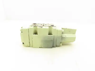 Rexroth 4WRZ 10 E1-85-40/6A24N9K4/D2MR Hydraulic Proportional Directional Valve